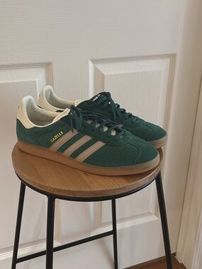 adidas Gazelle Green Suede Sneakers with Cream Stripes men’s size 11